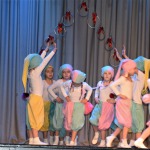 Svētku koncertā aizbildņu un audžuģimenēm dejo Kandavas Deju skolas audzēkņi