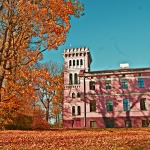 "Zemītes
 muiža"- Fotogrāfijā attēlota Zemītes pamatskola, kura kopš 2000. gada 
atrodas pilī ar ievērojamu vēsturi. Šajā skolā viesojusies arī Valsts 
prezidente Vaira Vīķe-Freiberga.