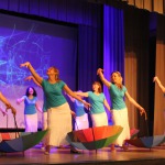 Deju grupa "Afrodītes" ar krāšņiem deju priekšnesumiem iepriecināja skatītājus