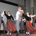 Dejo Kandavas vidējās paaudzes deju kolektīvs "Ozolāji"

foto: L.Trēde